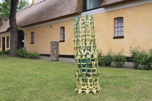 2012 Greve museum, skulptur udstilling i haven gul og grøn stentøj